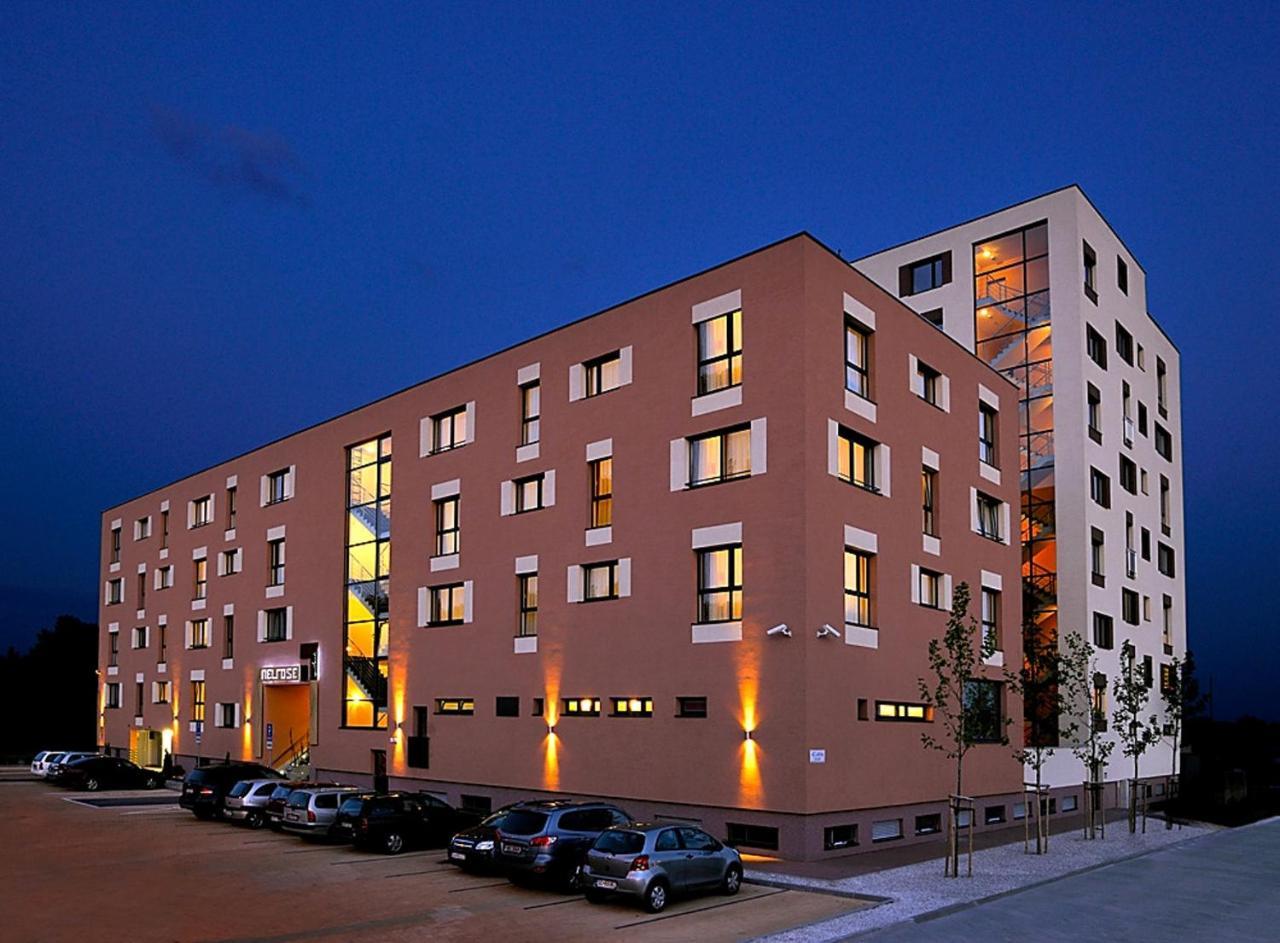 Melrose Apartments Pressburg Exterior foto
